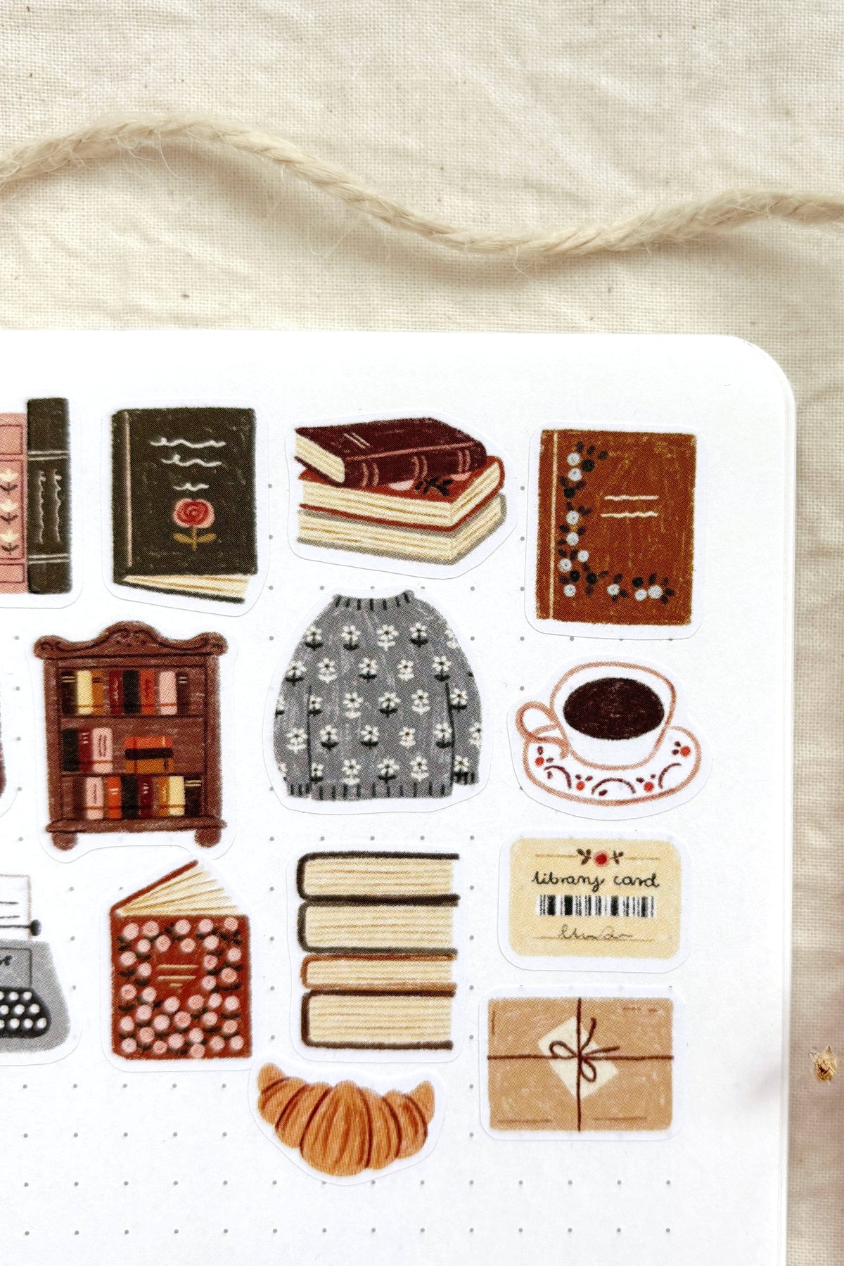 Och Monika - Bookish Corner | Cozy Bookworm Gift